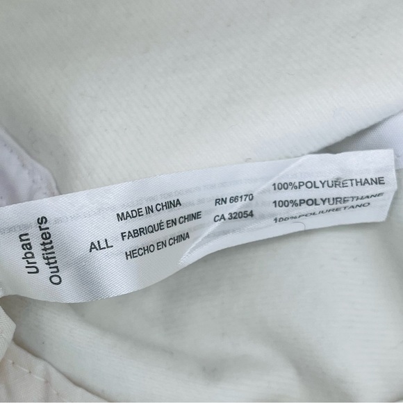 Urban Outfitters White & Black Snakeskin design Bucket Hat - Picture 6 of 6